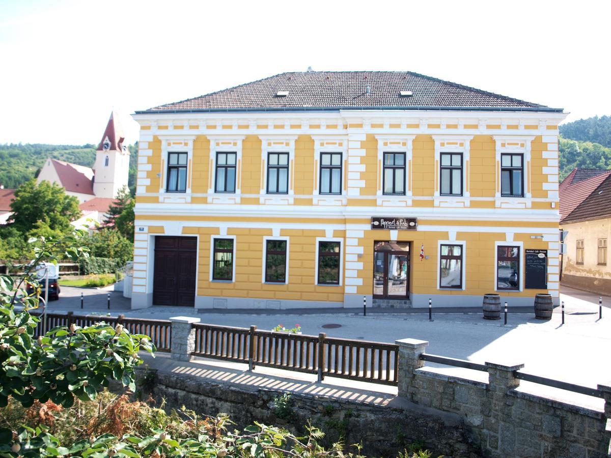 Papperl A' Pub Hotel Schonberg am Kamp ภายนอก รูปภาพ